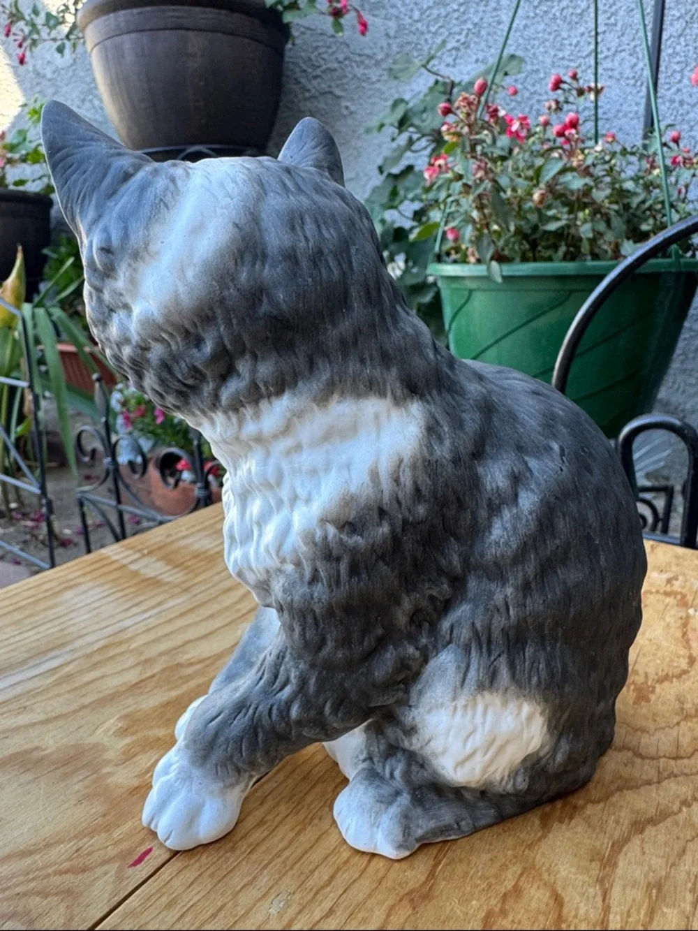 Munro 1994 Decorative Gray & White Cat Figurine for Pets Lovers -